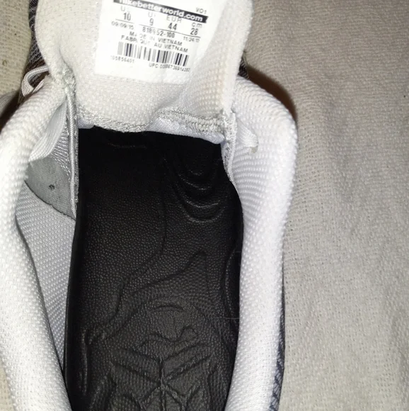 Sz.10 Men's Nike Kobe Bryant KB Mentality 2 Wolf Gray Sneakers
